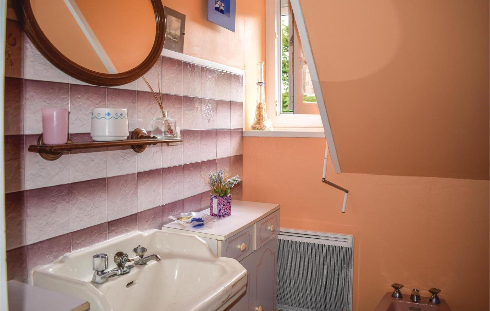 Lovely Home In Le Faouet With Kitchen ภายนอก รูปภาพ