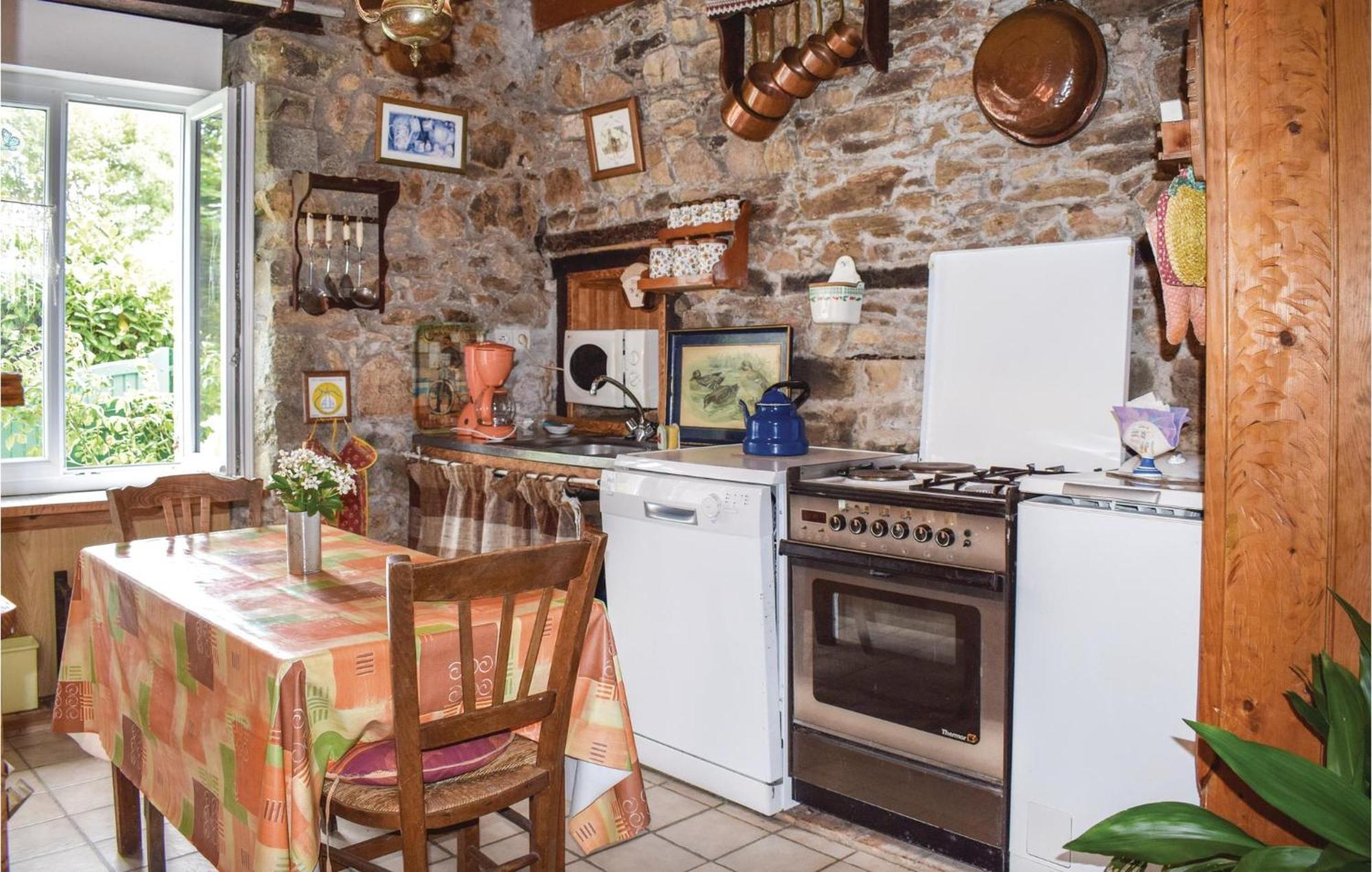Lovely Home In Le Faouet With Kitchen ภายนอก รูปภาพ